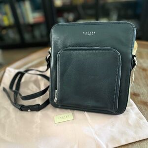 RADLEY LONDON - Redford Close - Front Pocket Cross body - Dark Blue - NWT